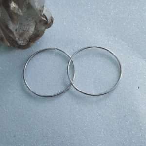 ARGOLA EM JÓIA NA PRATA LISA REDONDA